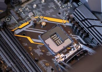 Máy móc hiện đại và vai trò của nó trong sản xuất linh kiện